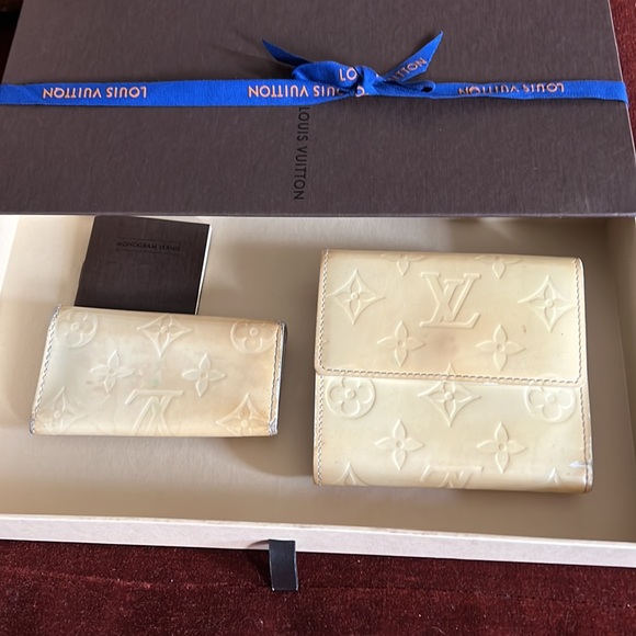 Authentic Louis Vuitton set of wallets monogram beiges vernis - Picture 4 of 16